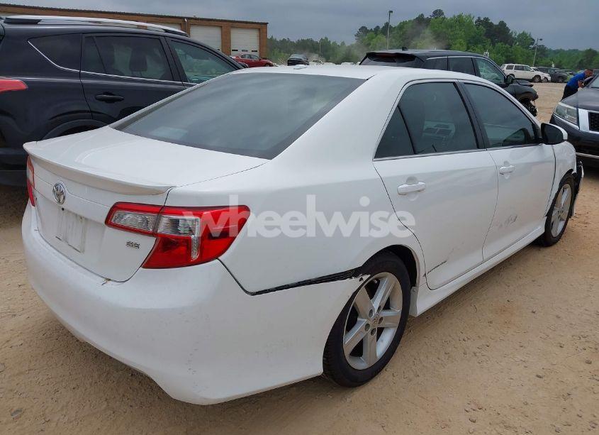 Photo 4 of 2014 Toyota Camry SE (VIN 4T1BF1FK6EU309506)