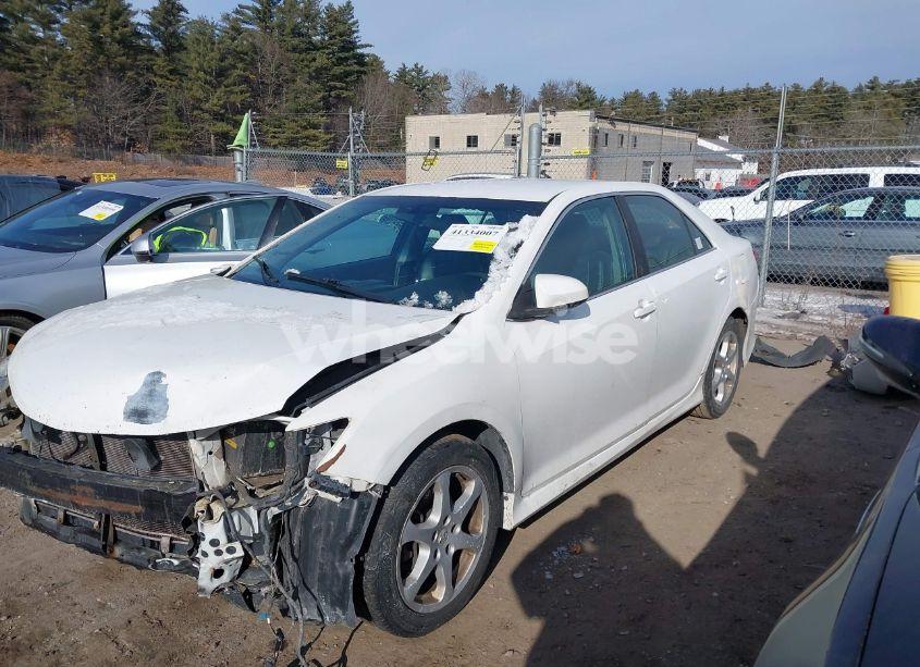 Photo 2 of 2014 Toyota Camry SE (VIN 4T1BF1FK6EU326192)