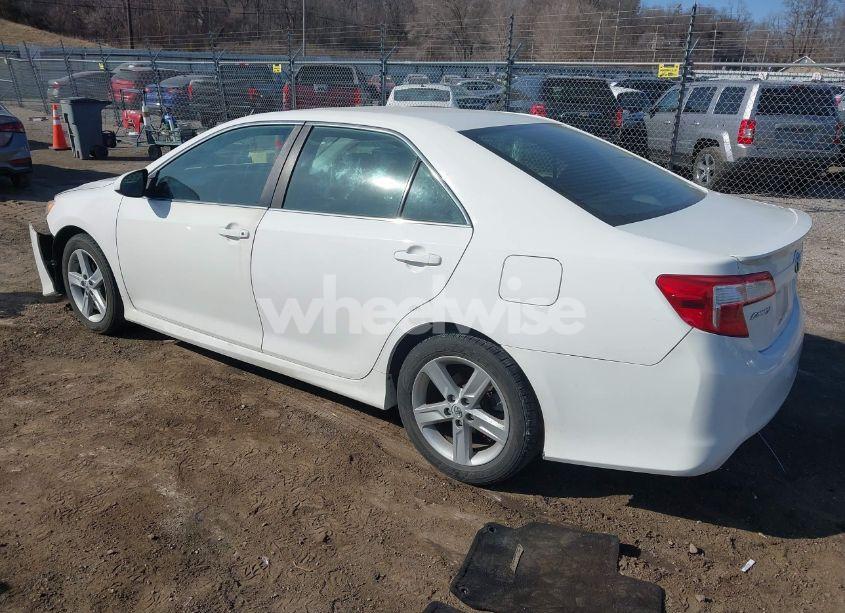 Photo 3 of 2014 Toyota Camry SE (VIN 4T1BF1FK6EU334034)