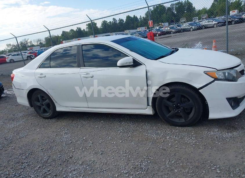 Photo 13 of 2014 Toyota Camry SE (VIN 4T1BF1FK6EU334714)