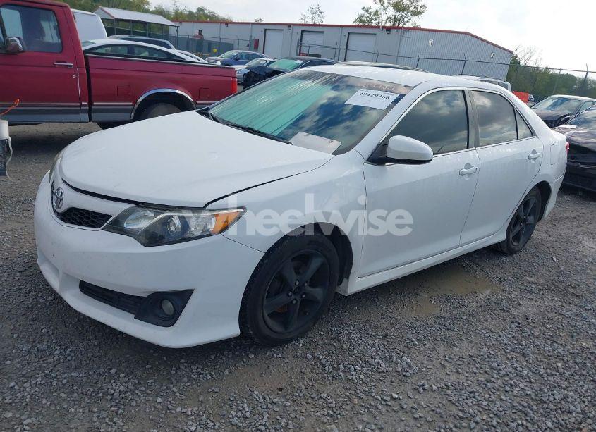 Photo 2 of 2014 Toyota Camry SE (VIN 4T1BF1FK6EU334714)