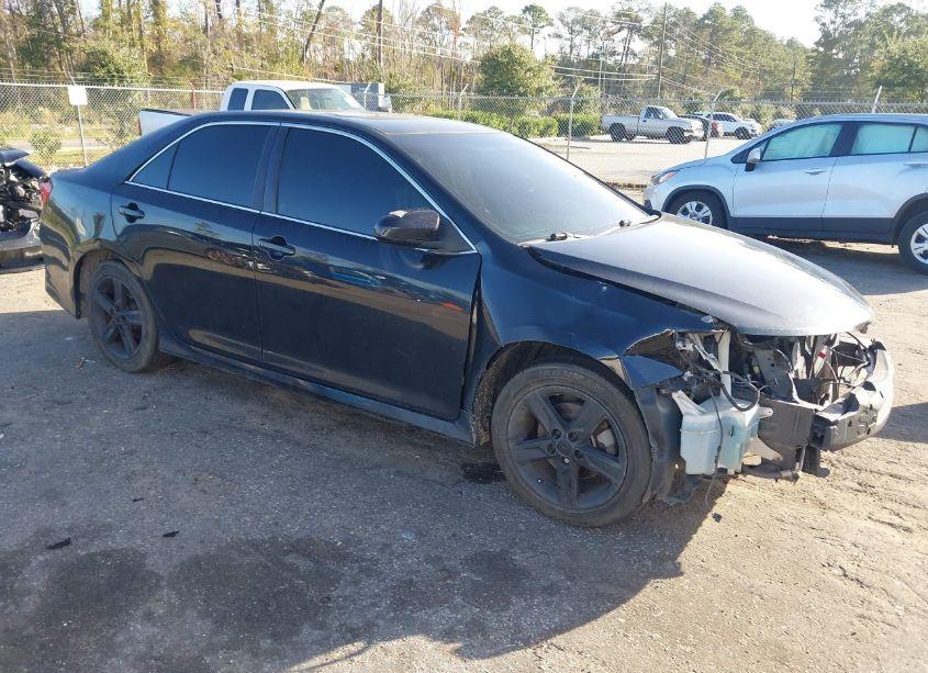 2014 Toyota Camry SE (VIN 4T1BF1FK6EU350010) main photo