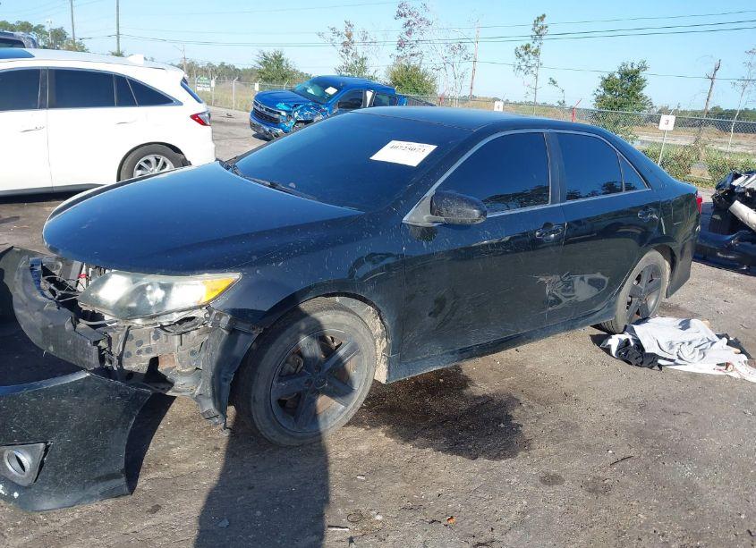 Photo 2 of 2014 Toyota Camry SE (VIN 4T1BF1FK6EU350010)