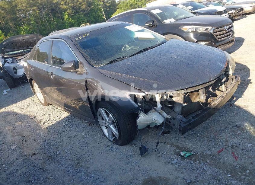 2014 Toyota Camry SE (VIN 4T1BF1FK6EU351495) main photo