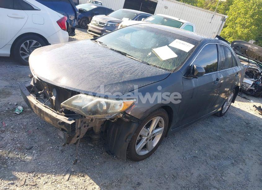 Photo 2 of 2014 Toyota Camry SE (VIN 4T1BF1FK6EU351495)