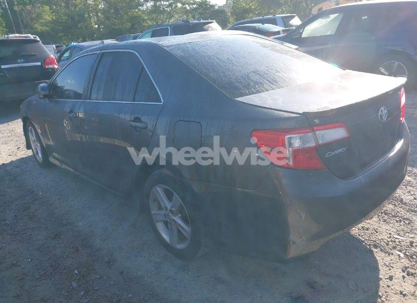 Photo 3 of 2014 Toyota Camry SE (VIN 4T1BF1FK6EU351495)