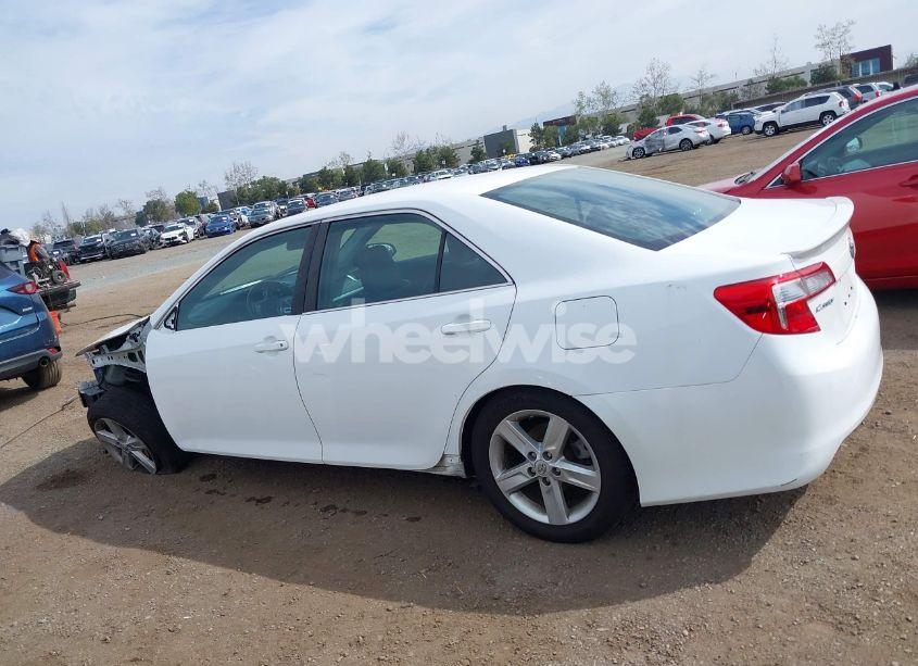 Photo 15 of 2014 Toyota Camry SE (VIN 4T1BF1FK6EU354784)