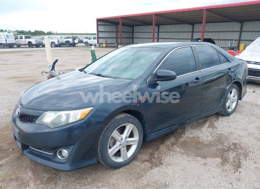 Photo 2 of 2014 Toyota Camry SE (VIN 4T1BF1FK6EU355014)