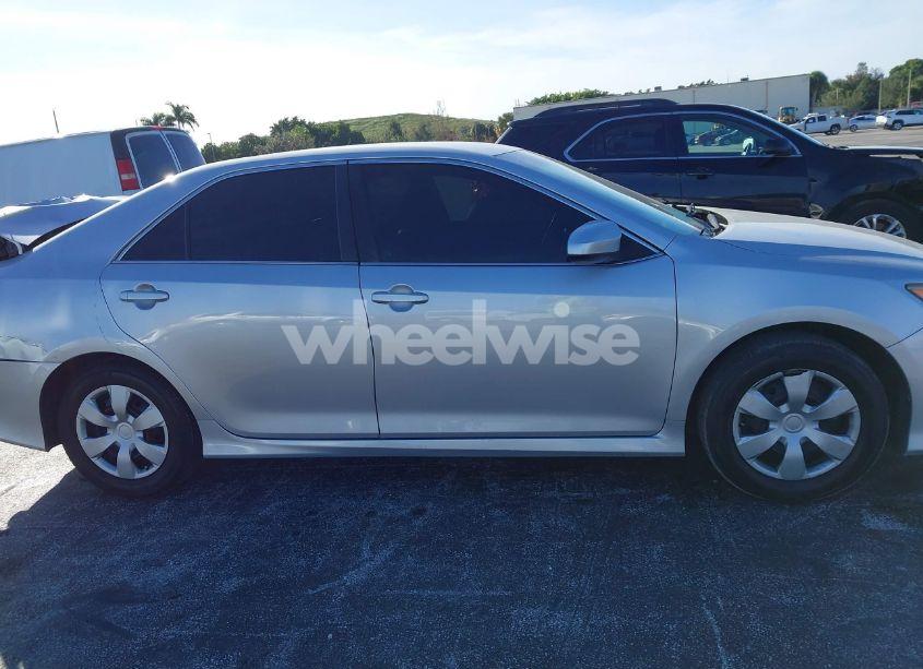 Photo 13 of 2014 Toyota Camry SE (VIN 4T1BF1FK6EU360701)