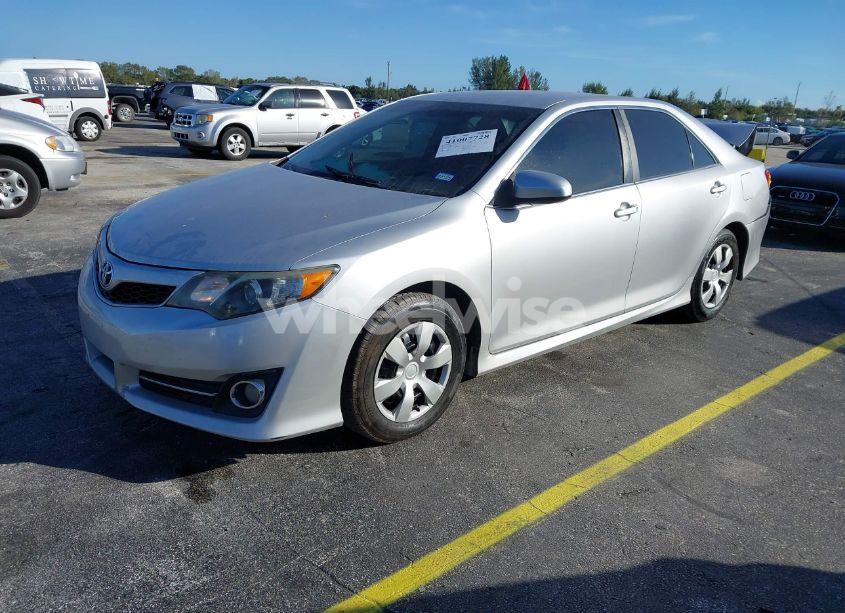 Photo 2 of 2014 Toyota Camry SE (VIN 4T1BF1FK6EU360701)