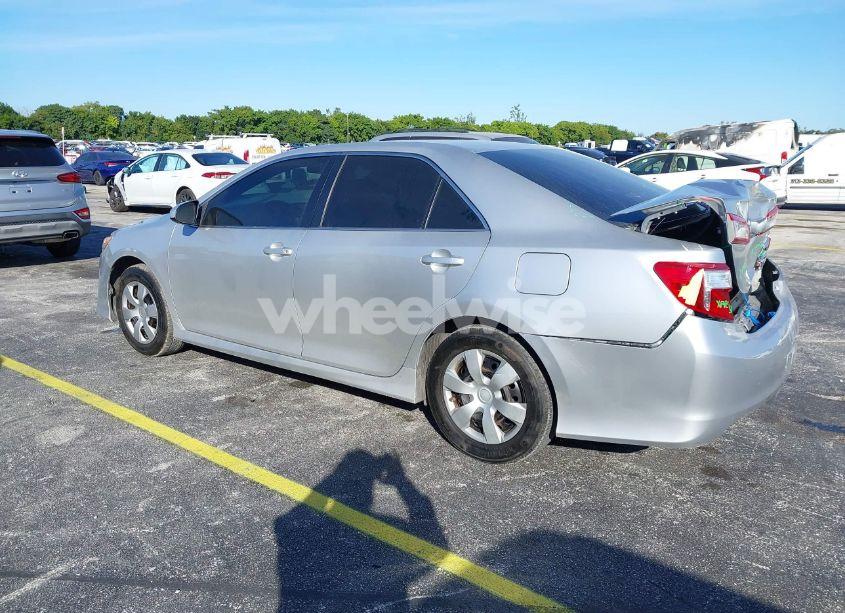 Photo 3 of 2014 Toyota Camry SE (VIN 4T1BF1FK6EU360701)