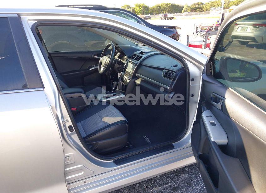 Photo 5 of 2014 Toyota Camry SE (VIN 4T1BF1FK6EU360701)