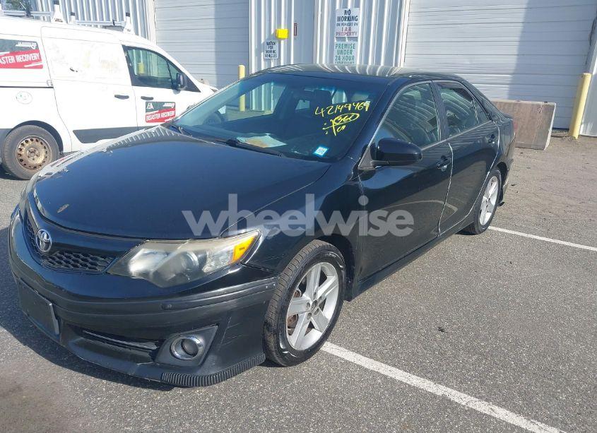 Photo 2 of 2014 Toyota Camry SE (VIN 4T1BF1FK6EU368880)