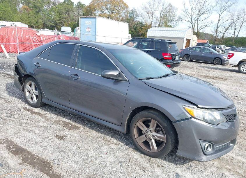 2014 Toyota Camry SE (VIN 4T1BF1FK6EU373819) main photo
