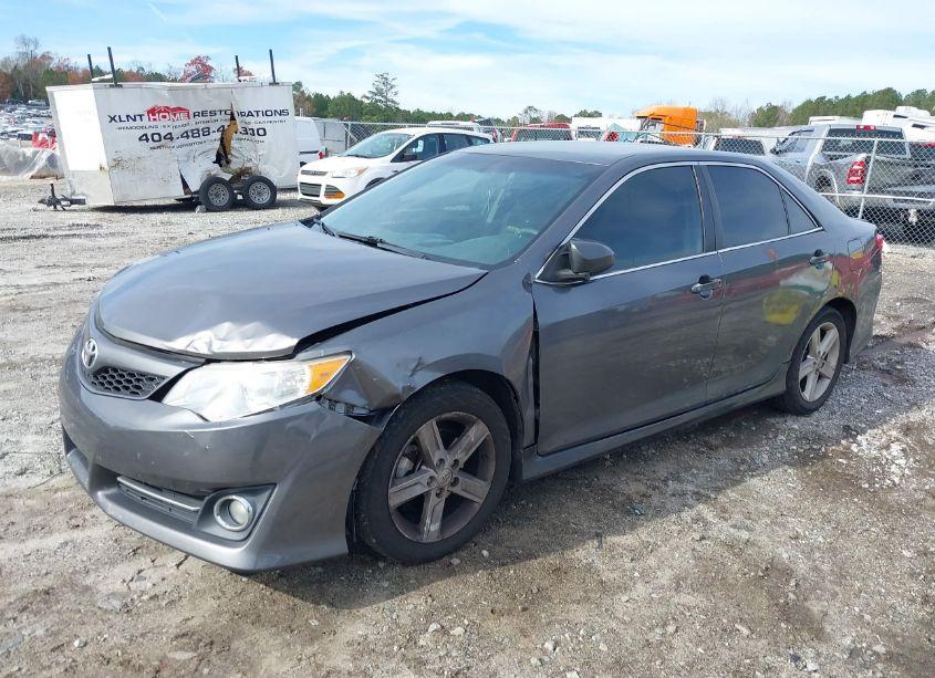 Photo 2 of 2014 Toyota Camry SE (VIN 4T1BF1FK6EU373819)