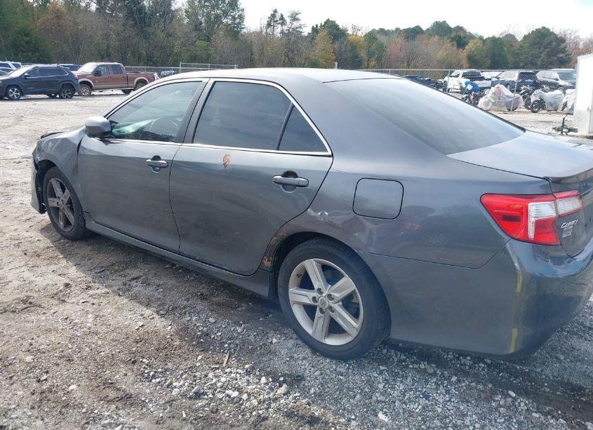 Photo 3 of 2014 Toyota Camry SE (VIN 4T1BF1FK6EU373819)