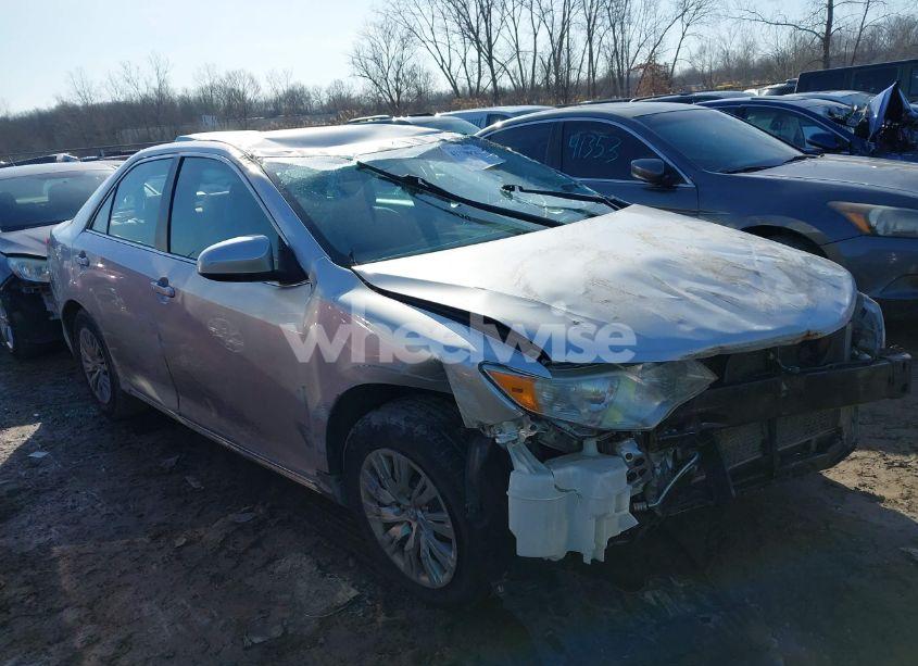 2014 Toyota Camry LE (VIN 4T1BF1FK6EU374615) main photo