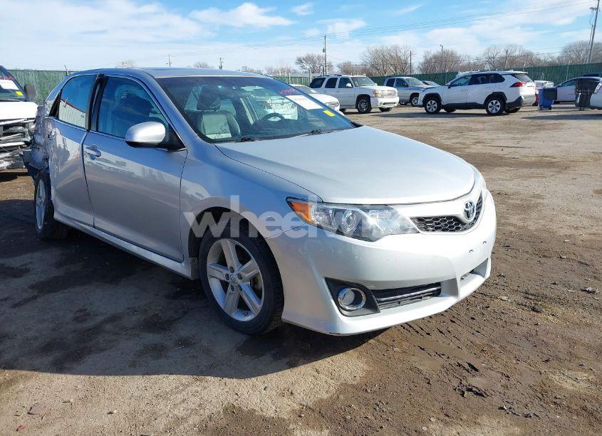 2014 Toyota Camry SE (VIN 4T1BF1FK6EU379961) main photo