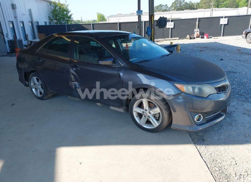 2014 Toyota Camry SE (VIN 4T1BF1FK6EU383895) main photo