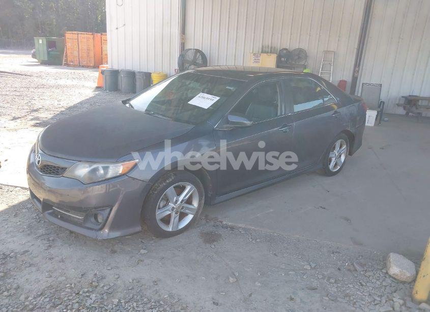 Photo 2 of 2014 Toyota Camry SE (VIN 4T1BF1FK6EU383895)