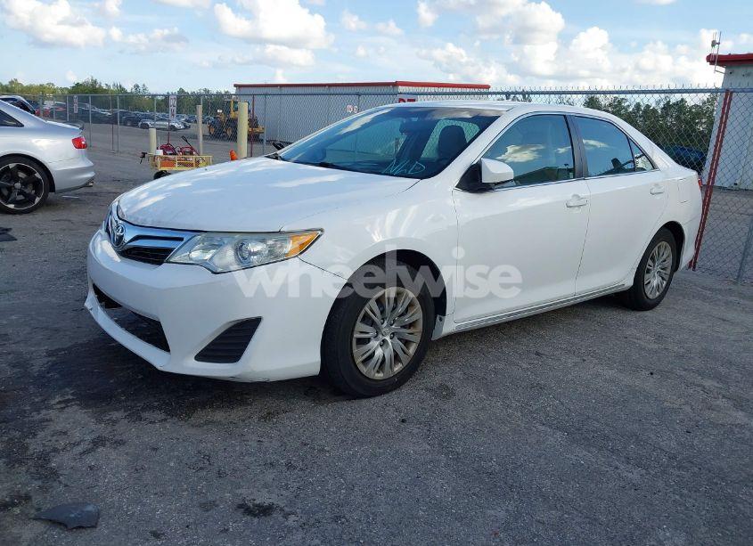 Photo 2 of 2014 Toyota Camry LE (VIN 4T1BF1FK6EU388630)