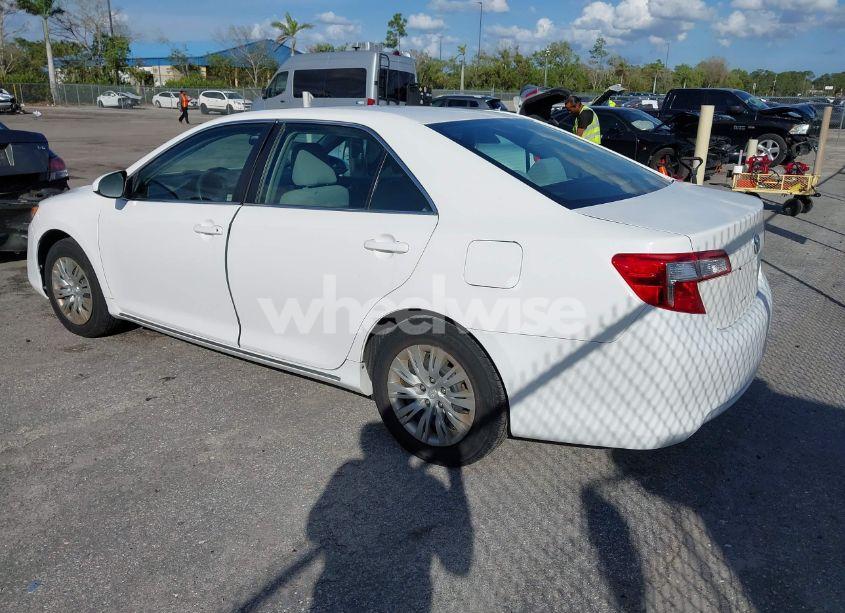 Photo 3 of 2014 Toyota Camry LE (VIN 4T1BF1FK6EU388630)