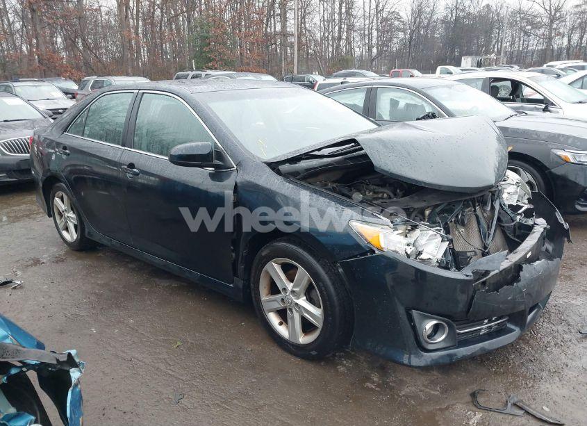 2014 Toyota Camry SE (VIN 4T1BF1FK6EU392080) main photo