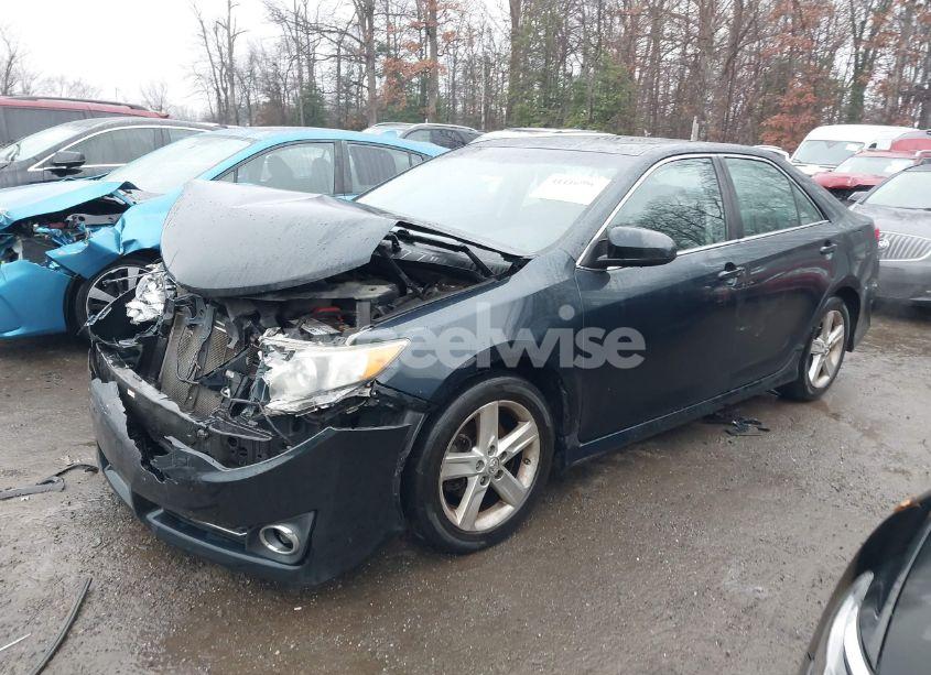 Photo 2 of 2014 Toyota Camry SE (VIN 4T1BF1FK6EU392080)