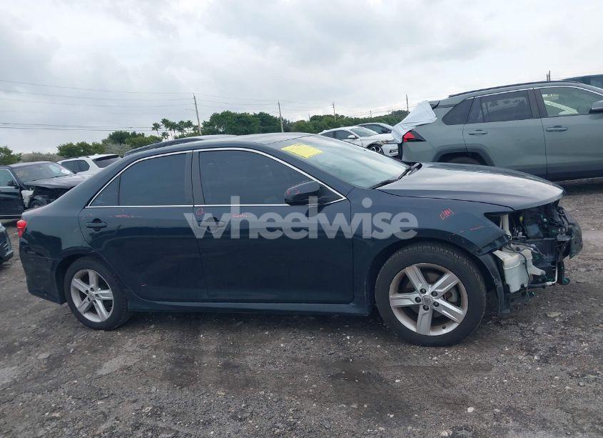 Photo 13 of 2014 Toyota Camry SE (VIN 4T1BF1FK6EU392905)