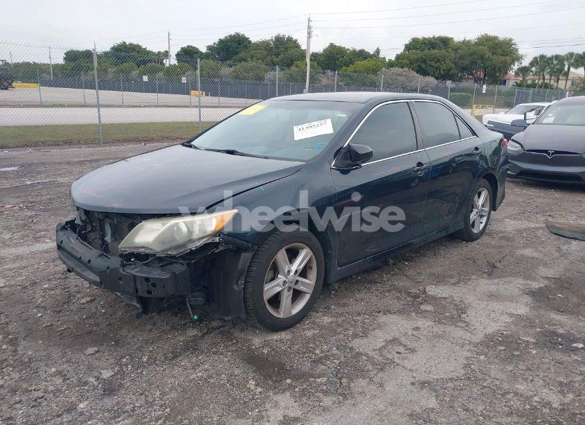 Photo 2 of 2014 Toyota Camry SE (VIN 4T1BF1FK6EU392905)