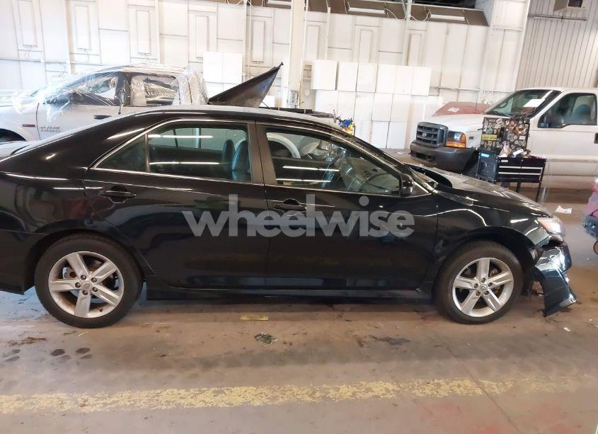 Photo 14 of 2014 Toyota Camry SE (VIN 4T1BF1FK6EU400548)