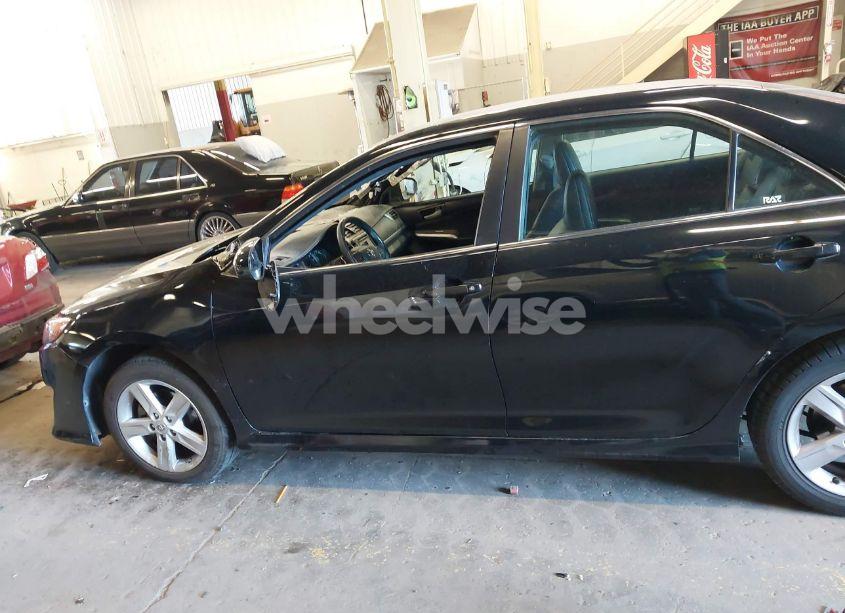 Photo 15 of 2014 Toyota Camry SE (VIN 4T1BF1FK6EU400548)