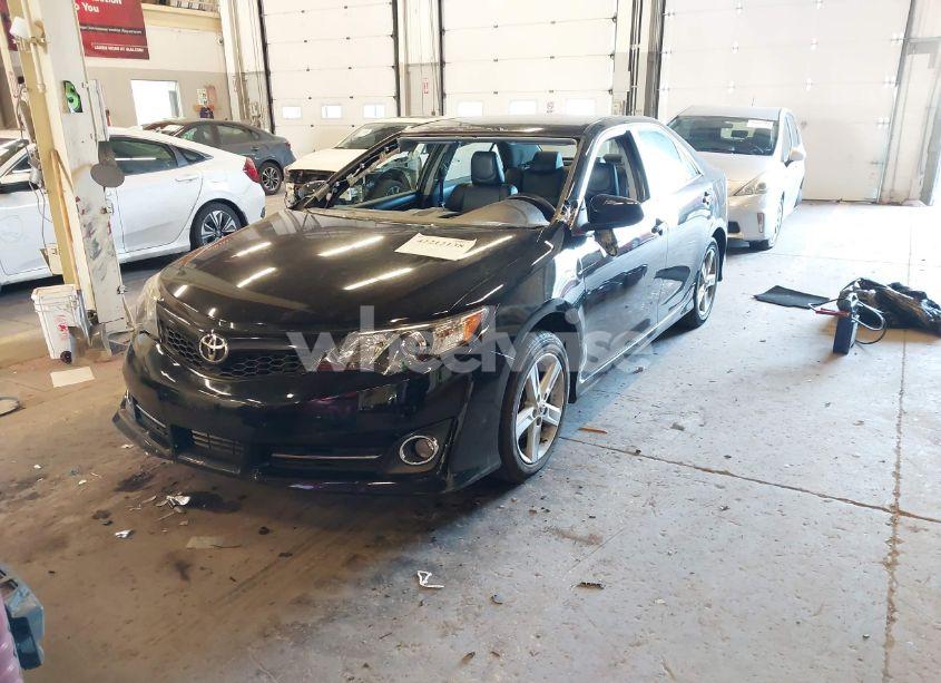 Photo 2 of 2014 Toyota Camry SE (VIN 4T1BF1FK6EU400548)