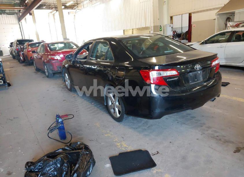 Photo 3 of 2014 Toyota Camry SE (VIN 4T1BF1FK6EU400548)