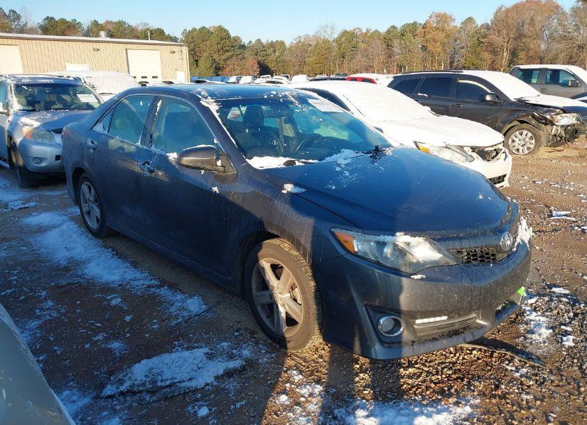 2014 Toyota Camry SE (VIN 4T1BF1FK6EU406883) main photo
