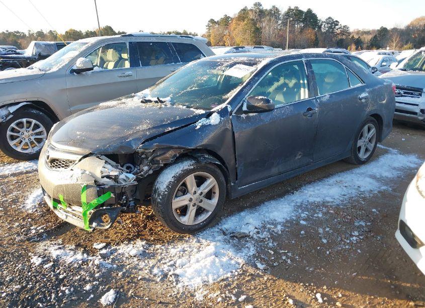 Photo 2 of 2014 Toyota Camry SE (VIN 4T1BF1FK6EU406883)