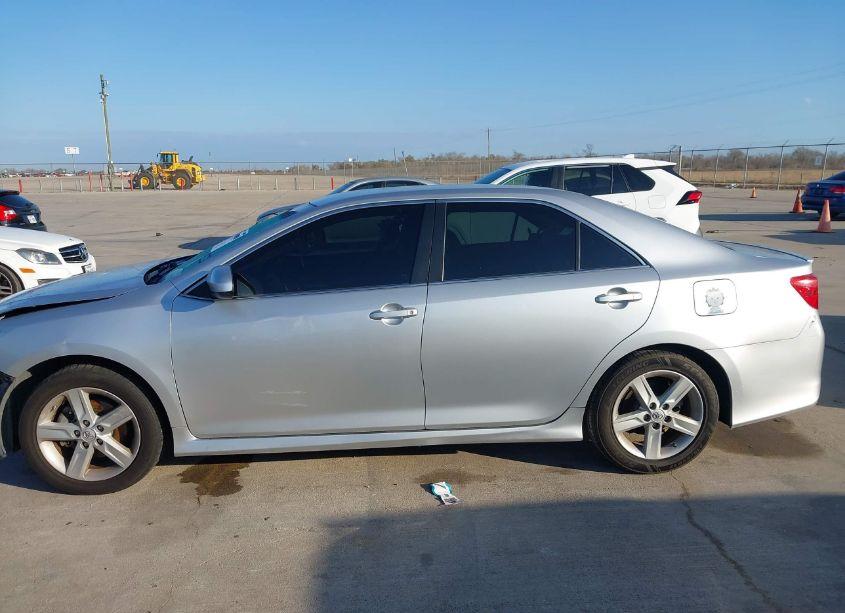 Photo 14 of 2014 Toyota Camry SE (VIN 4T1BF1FK6EU408102)