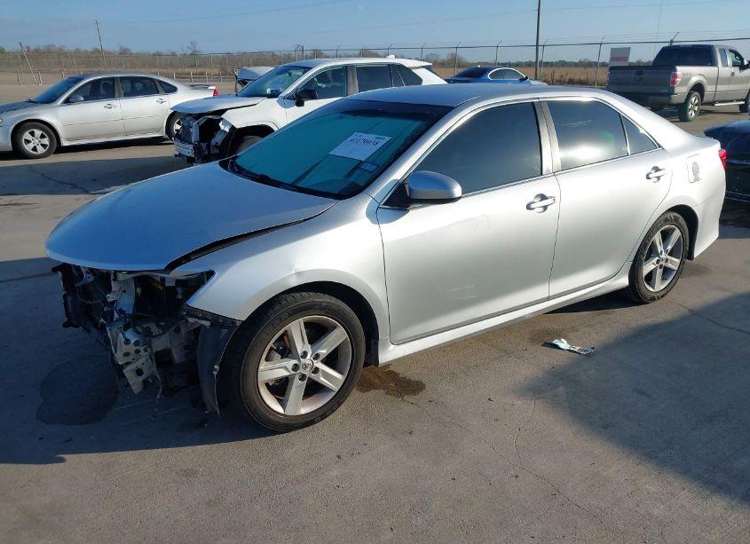 Photo 2 of 2014 Toyota Camry SE (VIN 4T1BF1FK6EU408102)