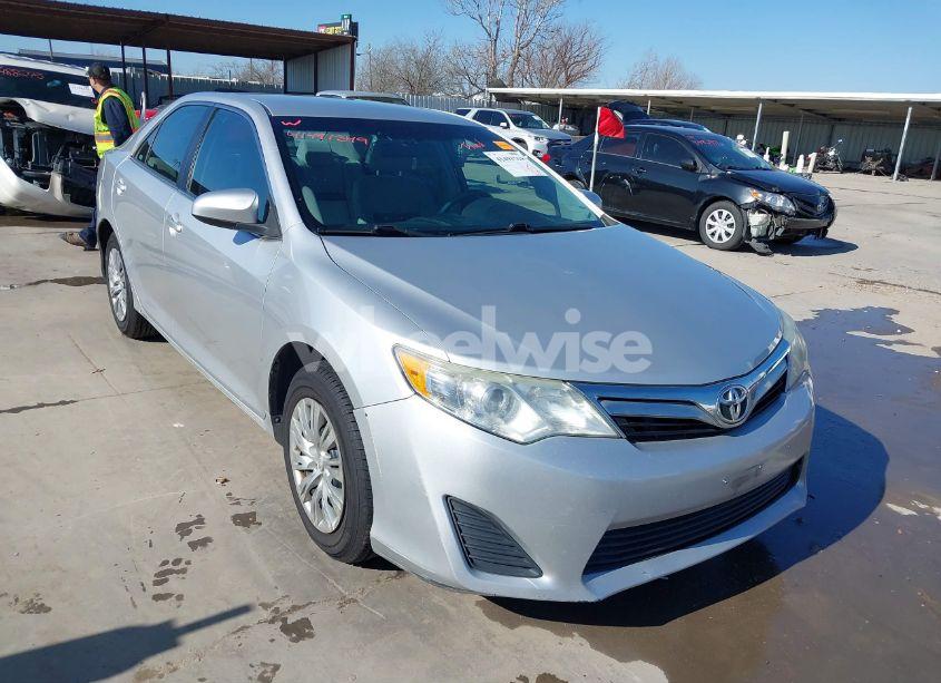 2014 Toyota Camry LE (VIN 4T1BF1FK6EU420654) main photo