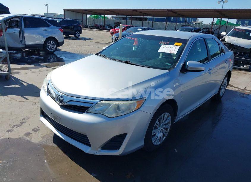 Photo 2 of 2014 Toyota Camry LE (VIN 4T1BF1FK6EU420654)