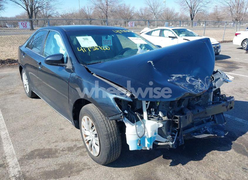 2014 Toyota Camry LE (VIN 4T1BF1FK6EU426468) main photo