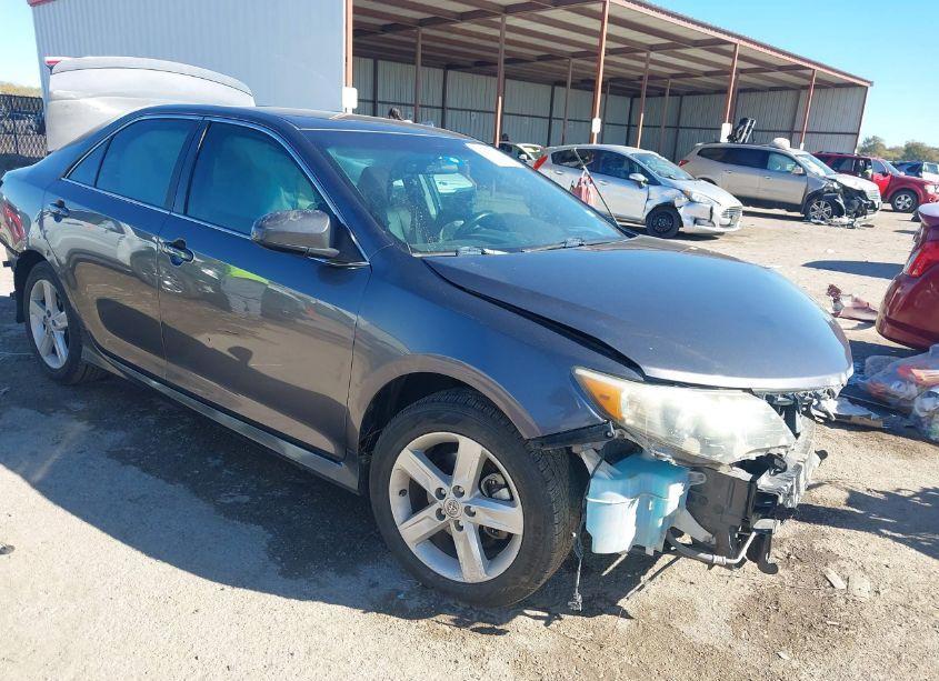 2014 Toyota Camry SE (VIN 4T1BF1FK6EU427300) main photo