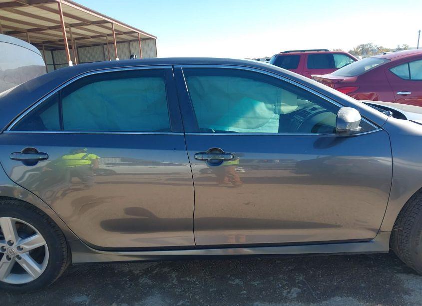 Photo 14 of 2014 Toyota Camry SE (VIN 4T1BF1FK6EU427300)