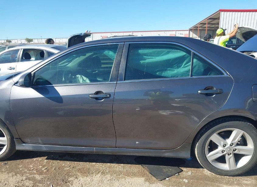 Photo 15 of 2014 Toyota Camry SE (VIN 4T1BF1FK6EU427300)