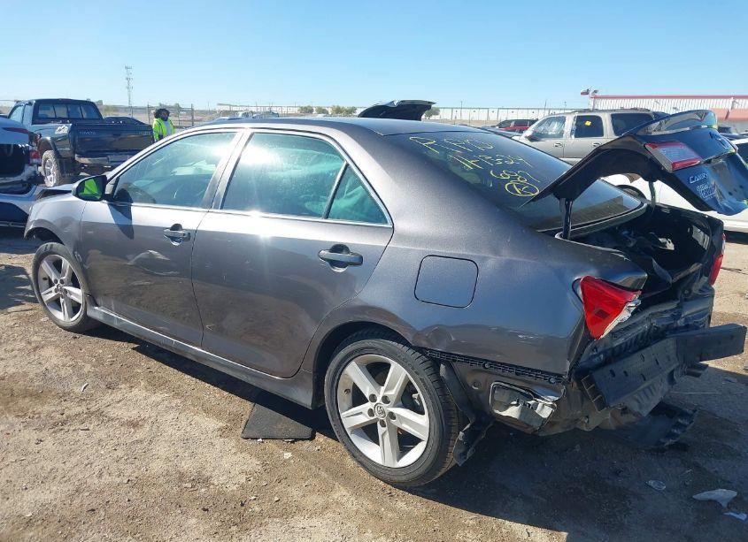 Photo 3 of 2014 Toyota Camry SE (VIN 4T1BF1FK6EU427300)