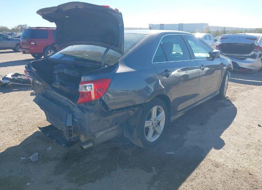 Photo 4 of 2014 Toyota Camry SE (VIN 4T1BF1FK6EU427300)