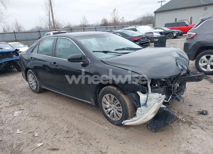 2014 Toyota Camry LE (VIN 4T1BF1FK6EU436479) main photo
