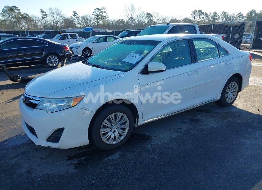 Photo 2 of 2014 Toyota Camry LE (VIN 4T1BF1FK6EU442038)