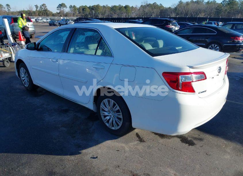 Photo 3 of 2014 Toyota Camry LE (VIN 4T1BF1FK6EU442038)