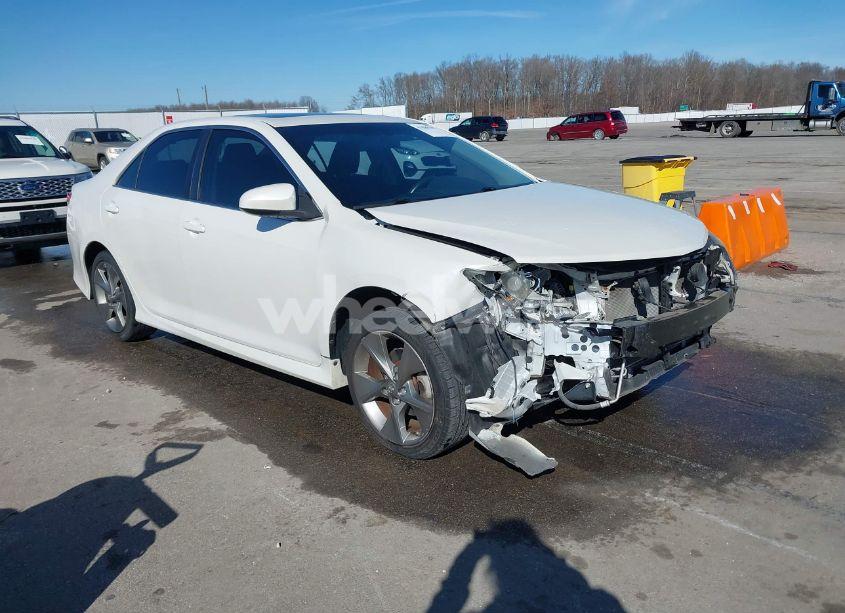 2014 Toyota Camry SE SPORT (VIN 4T1BF1FK6EU446204) main photo